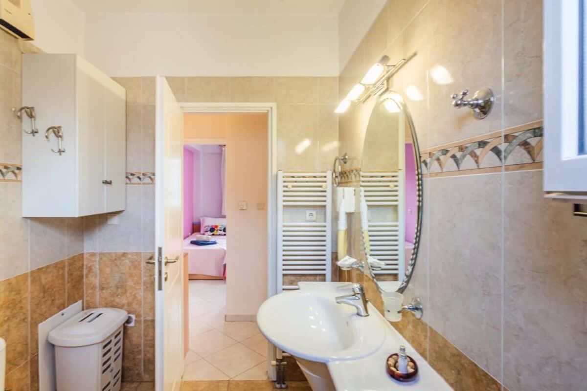Spacious Urban Haven-Family Home, Perfect Location กาลามาตา ภายนอก รูปภาพ