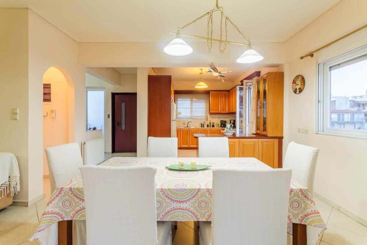 Spacious Urban Haven-Family Home, Perfect Location กาลามาตา ภายนอก รูปภาพ